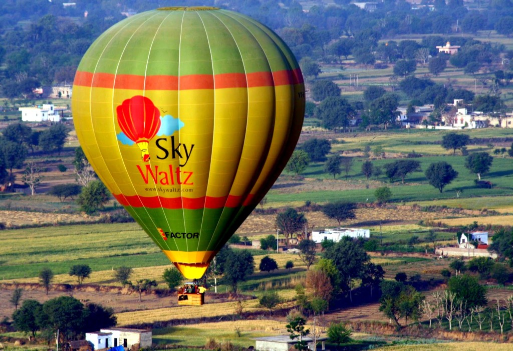 Hot Air Ballooning in Jaipur Image Credits: magicalbeautyaround.blogspot.in