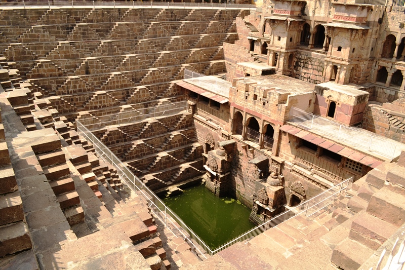 chand_baori_step-well_at_abhaneri